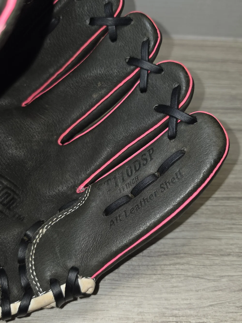Rawling Storm 11in Softball Right Hand Glove Youth Black Leather